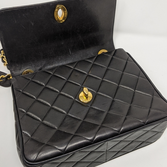 🎉HP🎉CHANEL Black Bag Quilted Flap Bag Vintage - Picture 7 of 16